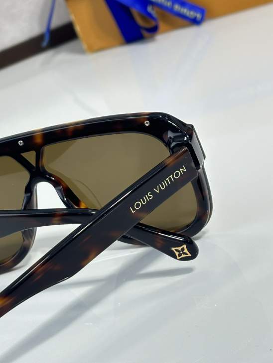 Picture of Louis Vuitton Sunglasses _SKUfw76440446fw